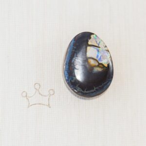Eiförmiger Boulder Opal aus Australien
