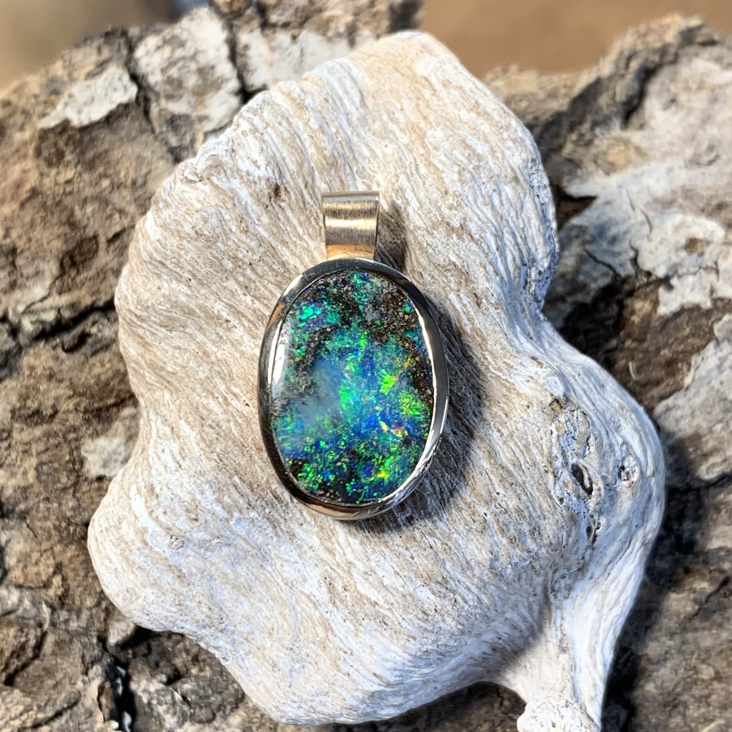 Boulder Opal Traum in Rotgold